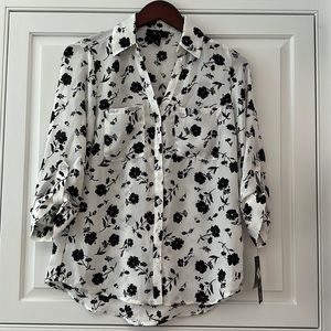 BCX blouse NWT size Small white with black flowers.